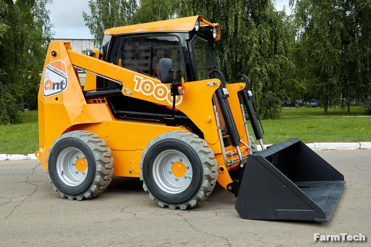 Универсальный фронтальный мини-погрузчик с бортовым поворотом модели ANT