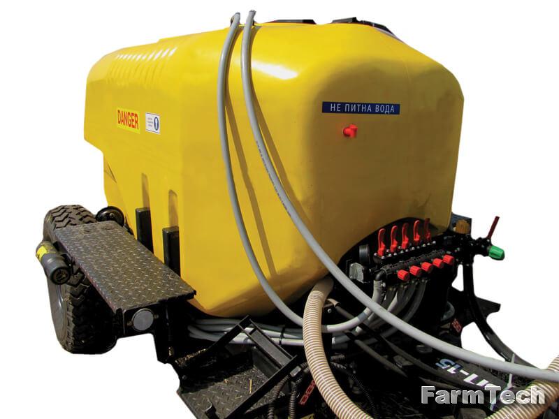 Комплекс для внесения в почву жидких минеральных удобрений Оскольские сельхозмашины Реал-24