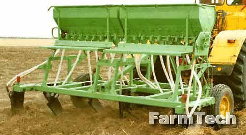 Глубокорыхрытель удобритель навесной Казахсельмаш РУН-4 "Минерал"