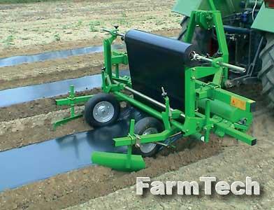 Машина для укладки нейлоновой пленки Sfoggia Pacciamatrice V190