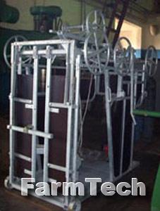 Клетка фиксационная универсальная для ухода за скотом Ремтехмаш